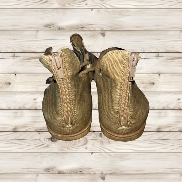 Gypsy Jazz Tan and Black Leopard Sandals - Picture 2 of 2